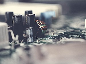 What parameters need to be debugged for the debugging software of the closed loop drive?