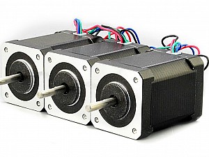 What is the difference between an open loop stepper motor and a closed loop stepper motor?